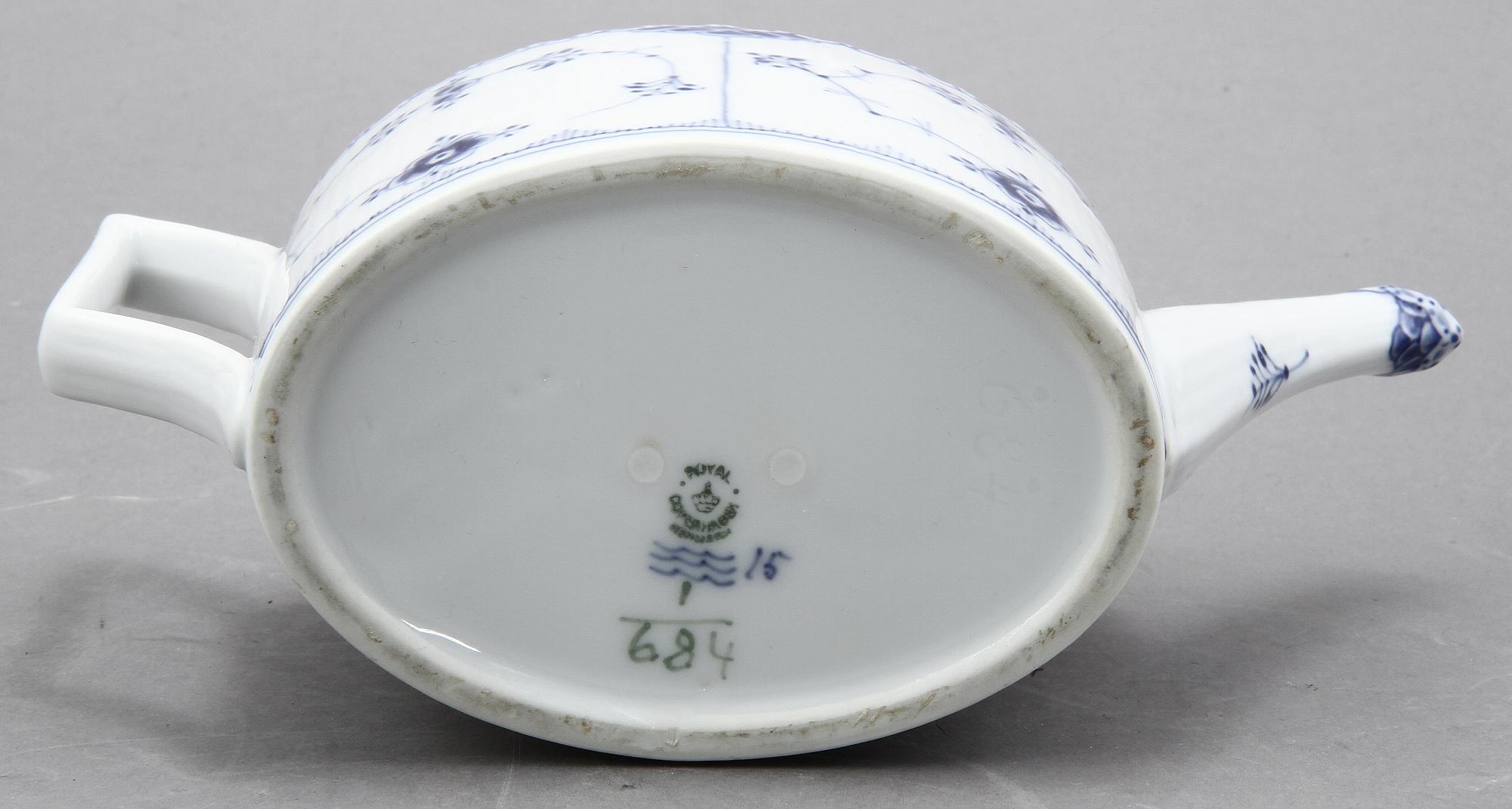 SERVISDELAR, 53 st, porslin, "Musselmalet", Kungl Dansk.