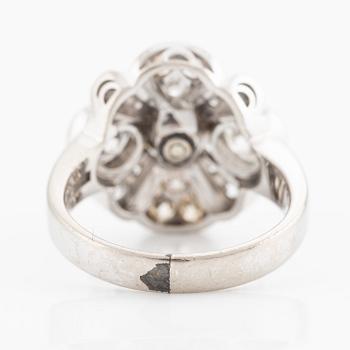 Ring, 18K white gold with a pearl and brilliant-cut and old-cut diamonds.