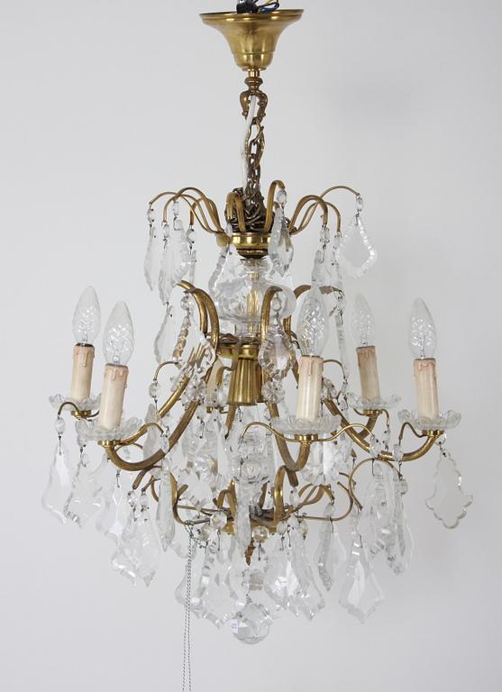 LJUSKRONA, rokokostil. H 56.
Proveniens: Git Gay.