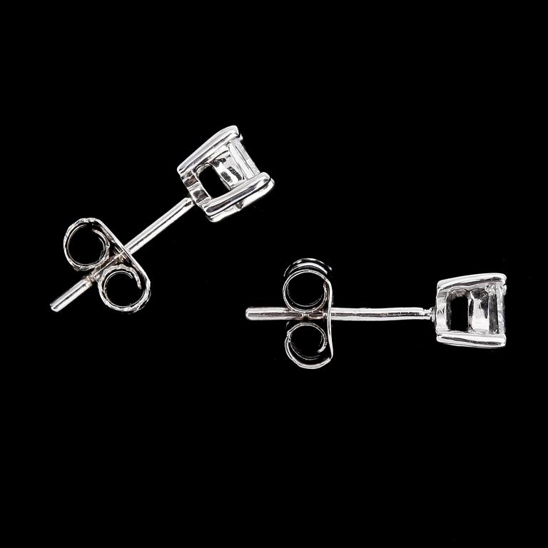 EAR STUDS, princess cut diamonds, each app. 0.15 cts.