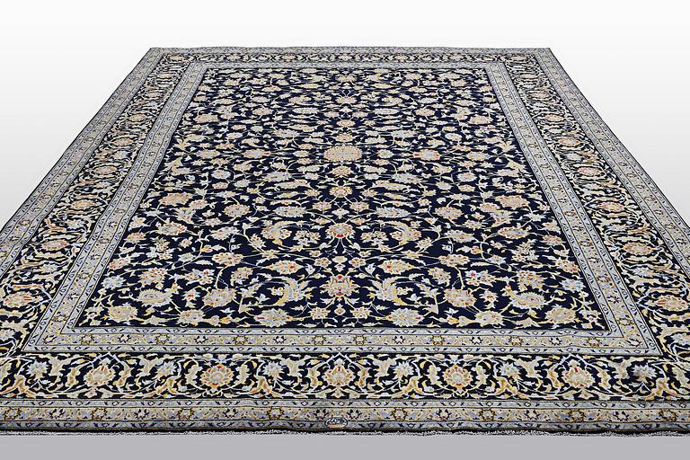 A carpet, Kashan, ca 416 x 304 cm.