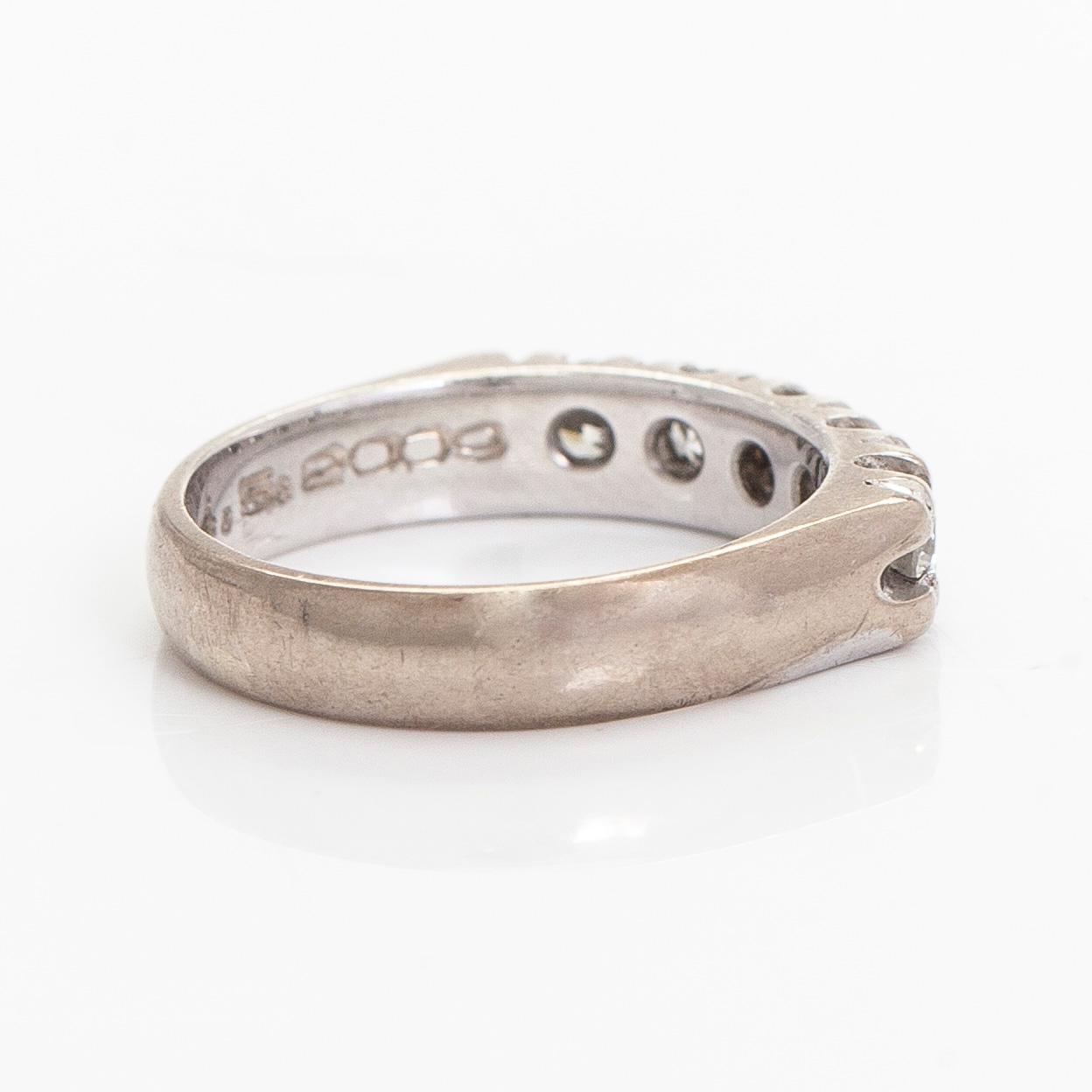 Ring, brilliant cut diamonds, 14K white gold. Korutyö Koski, Turku 2009.