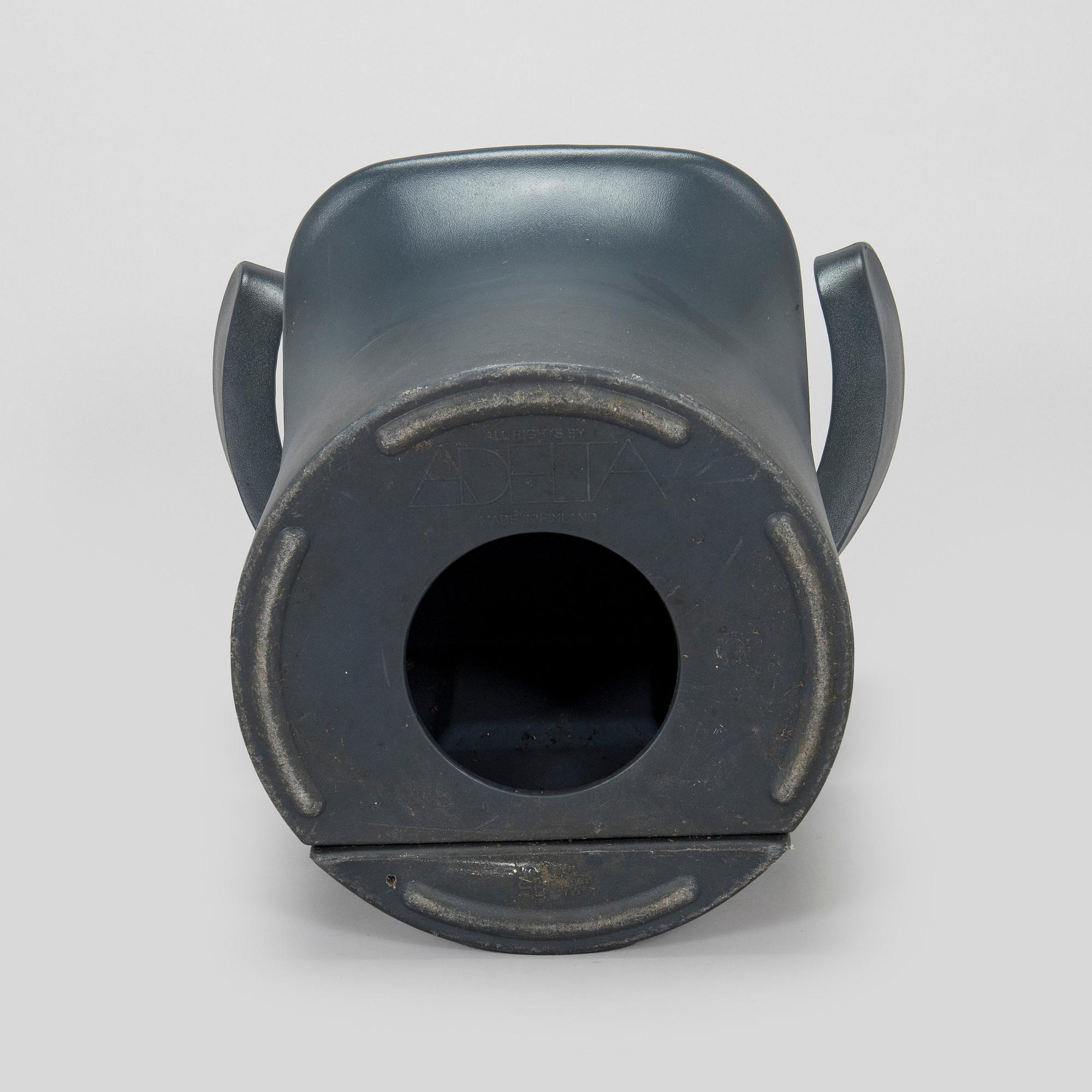 Eero Aarnio, tuoli "Focus" Adelta 2002.