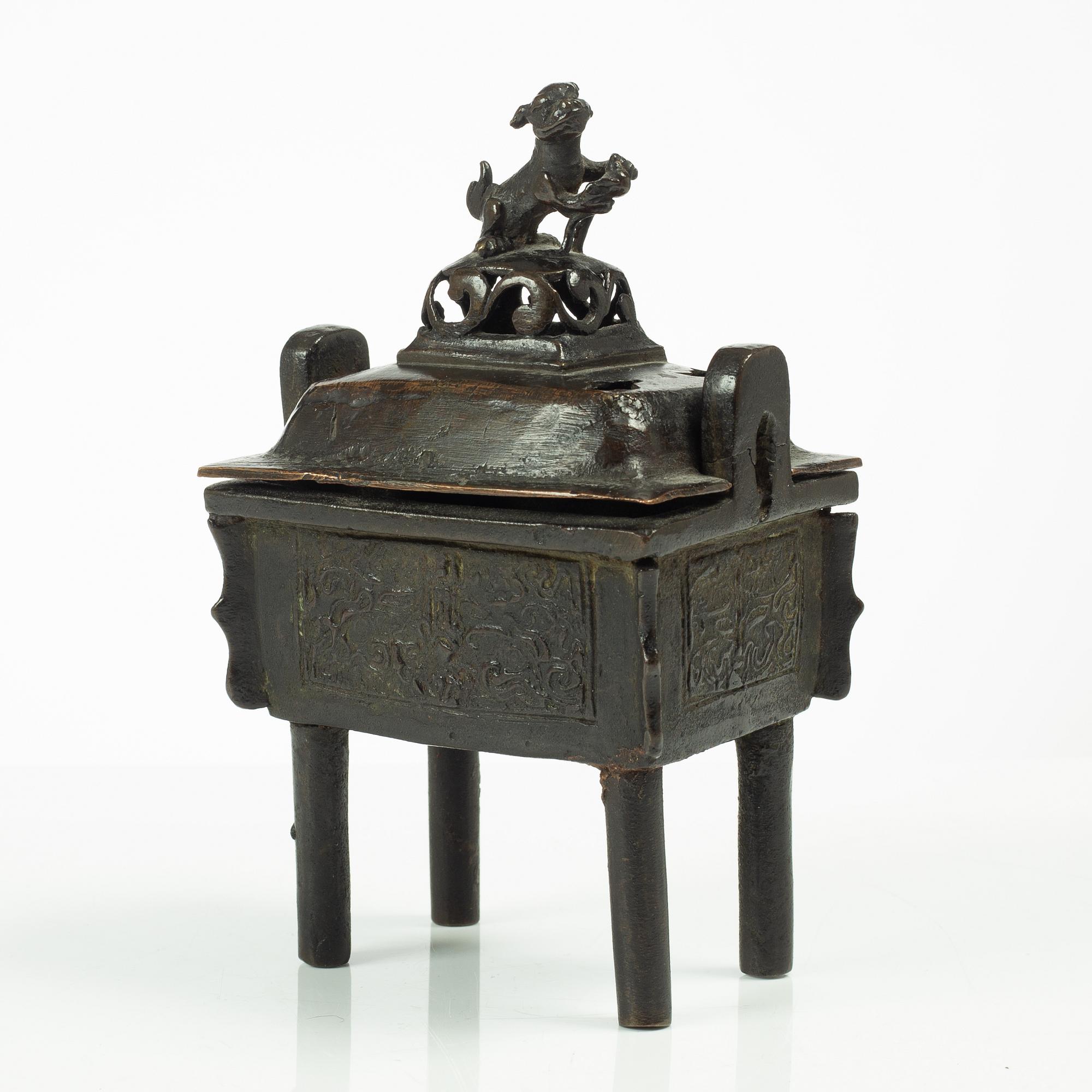 A Chinese bronze censer, Qing dynasty.