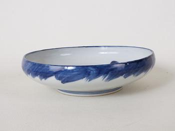 TALLRIKAR OCH SKÅLFAT, 2+2+1 delar.  Porslin. Japan, 1800-tal mm.