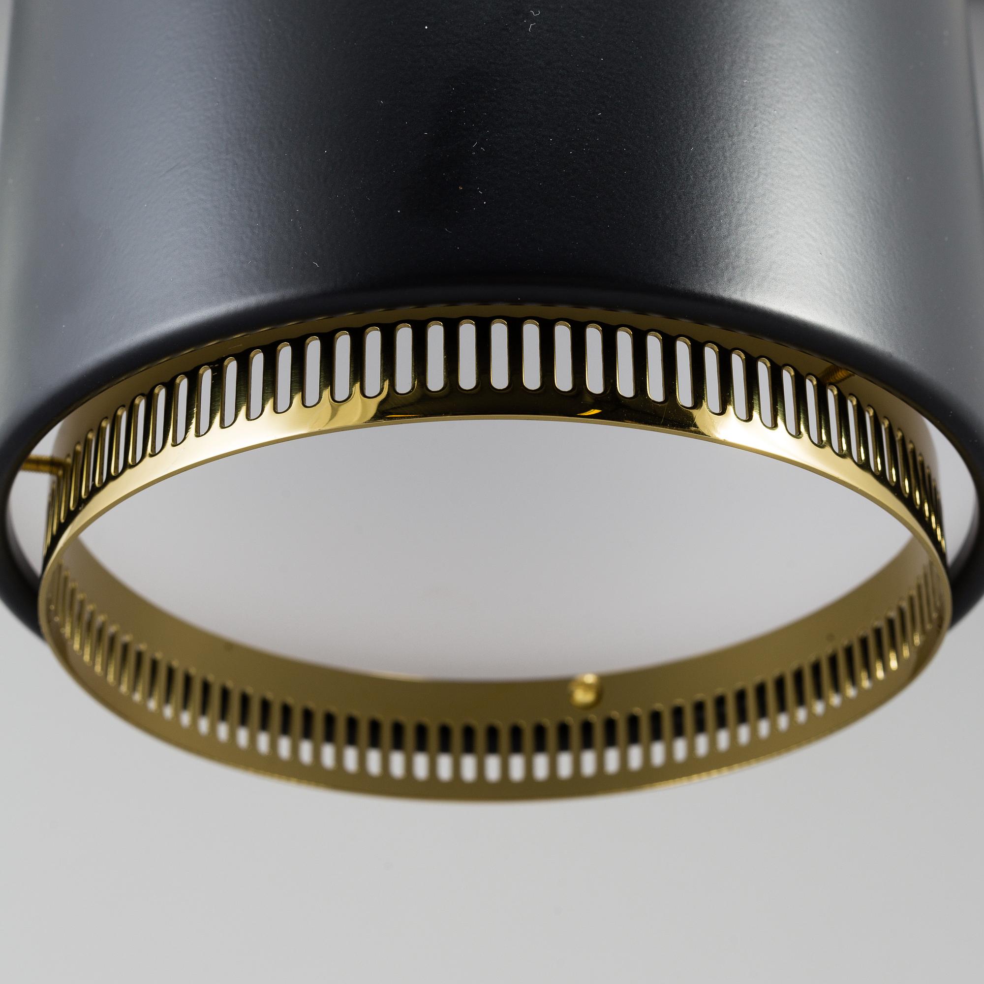 ALVAR AALTO, taklampa, modell A110 "handkranaten" Artek 200-tal.