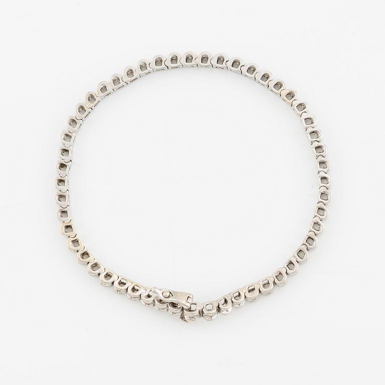 Tennis bracelet, 14K white gold and brilliant-cut diamonds.