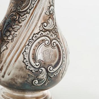 Kannu ja malja, sterlinghopeaa, Sheffield 1900 ja Lontoo 1846.