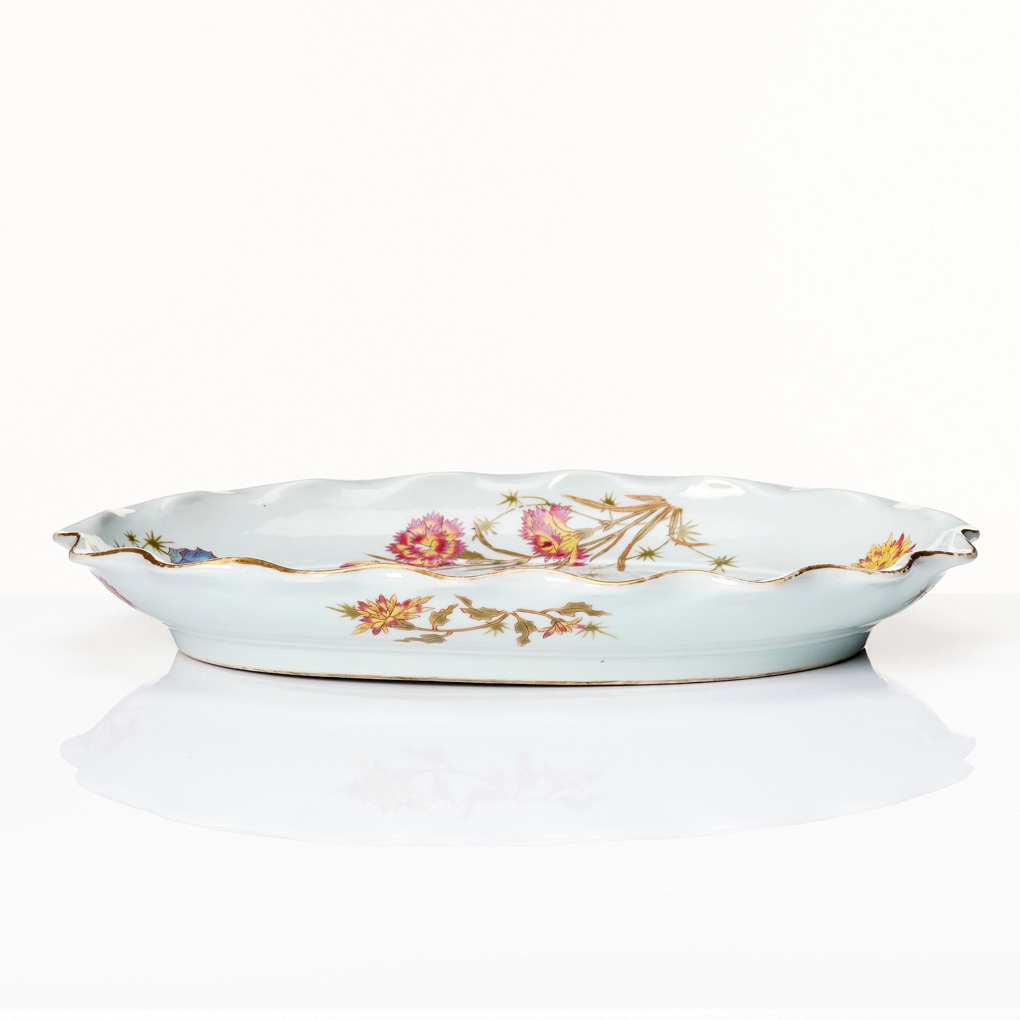 A Chinese 'five clawed dragon' dish, late Qing dynasty with Guangxu mark.