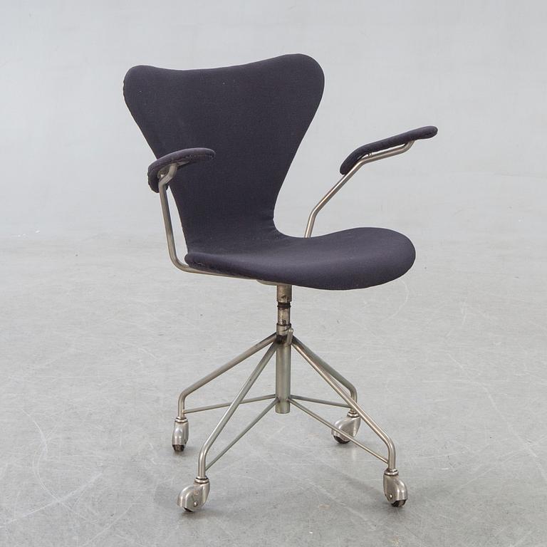 Arne Jacobsen, skrivbordsstol "Sjuan" Fritz Hansen 1958.