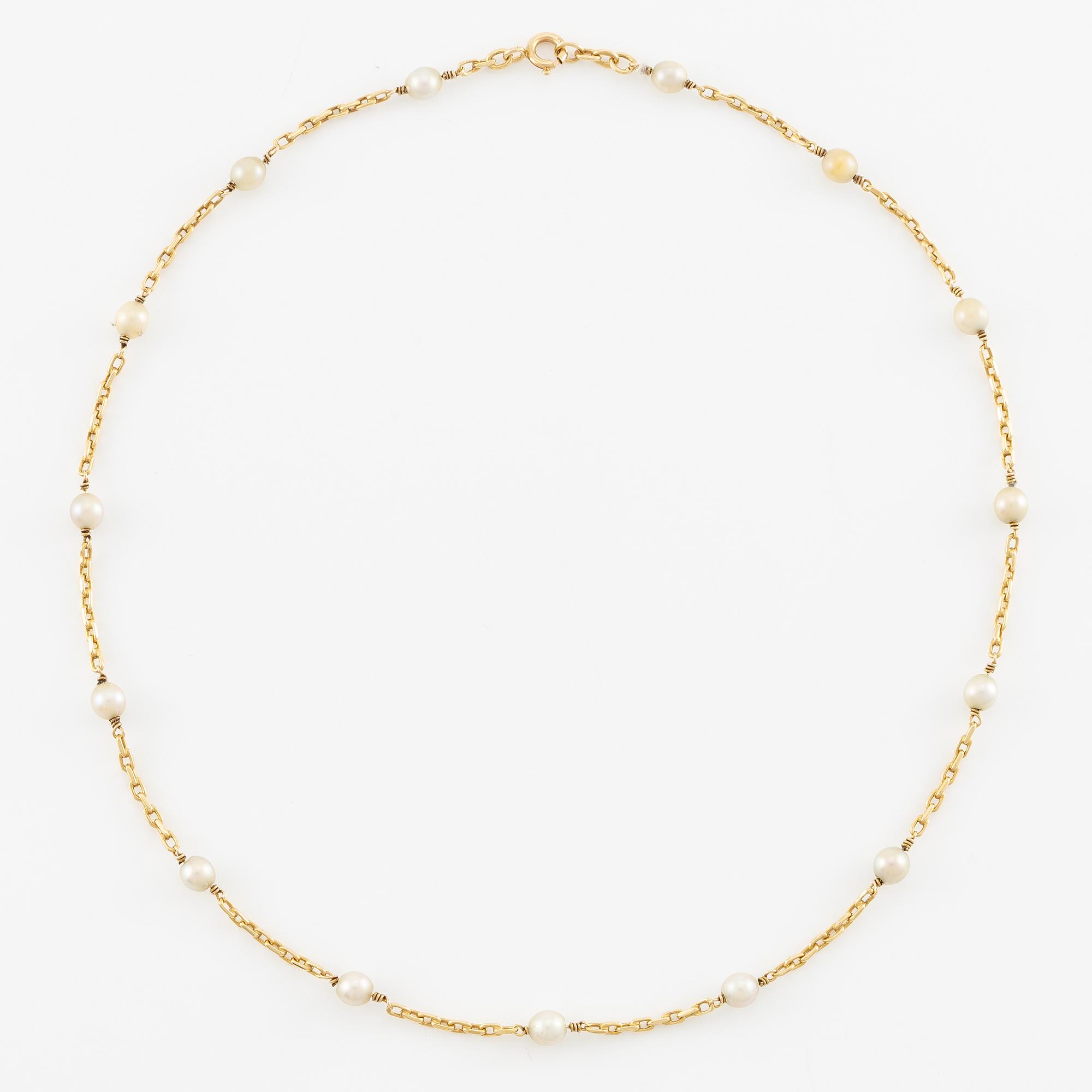 Necklace 18K gold with cultured pearls.