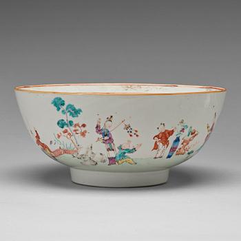 719. A famille rose punch bowl, Qing dynasty, Qianlong (1736-95).