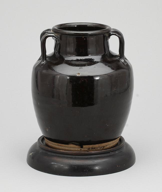 KÄRL, keramik, Kina, troligen Ming dynastin (1368-1644).