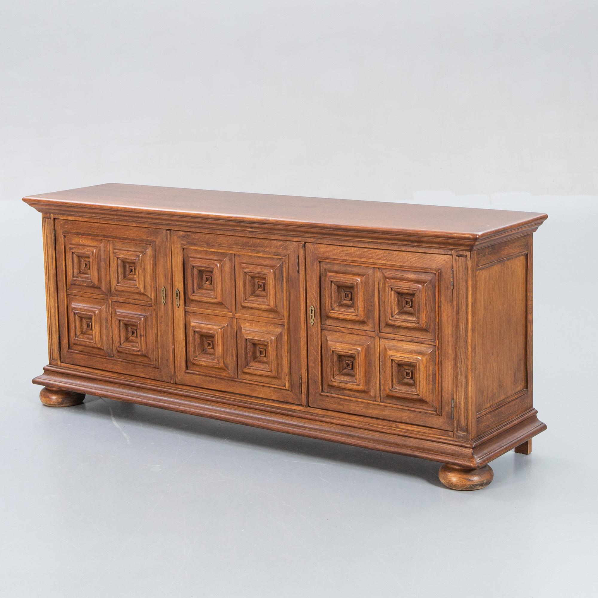 Sideboard 1900-talets andra hälft.
