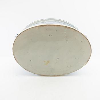 Jardinière England early 20th century porcelain.