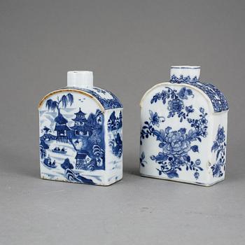 TEDOSOR, 2 st. Kompaniporslin, Kina, Qianlong (1736-1795).