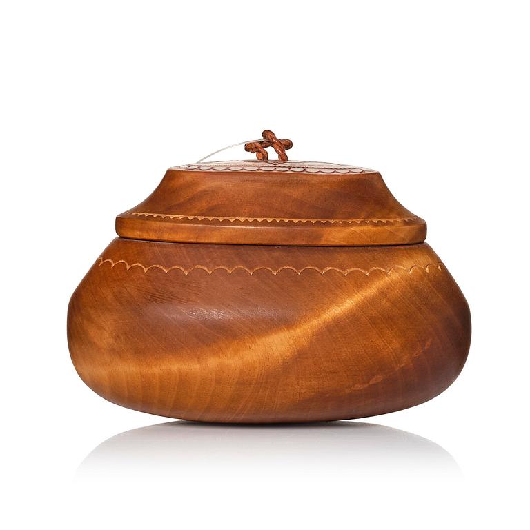 Hans Sunna, a lidded sugar bowl.