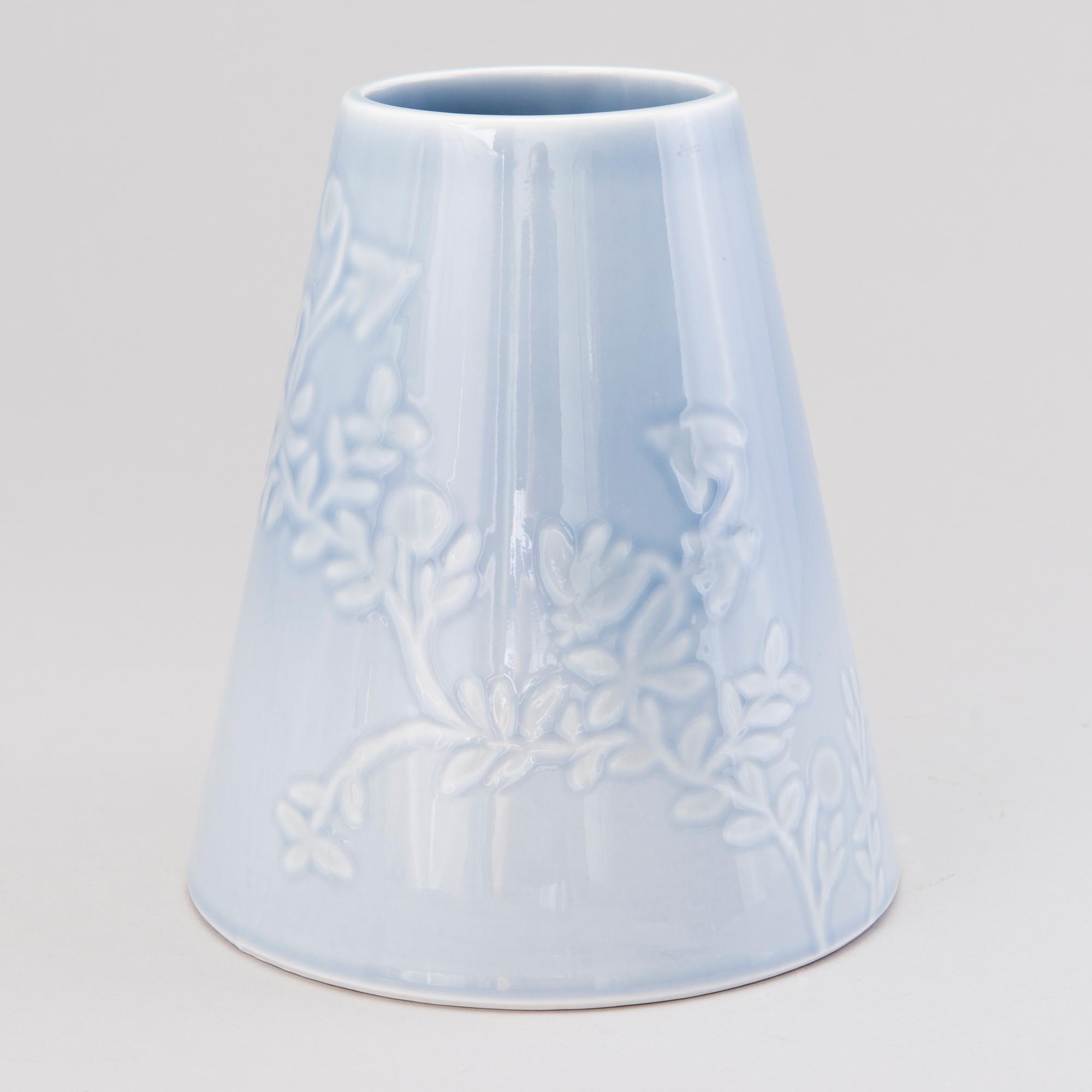 HEINI RIITAHUHTA, a 'Blue cranberry' porcelain vase signed Heini Riitahuhta 2005.