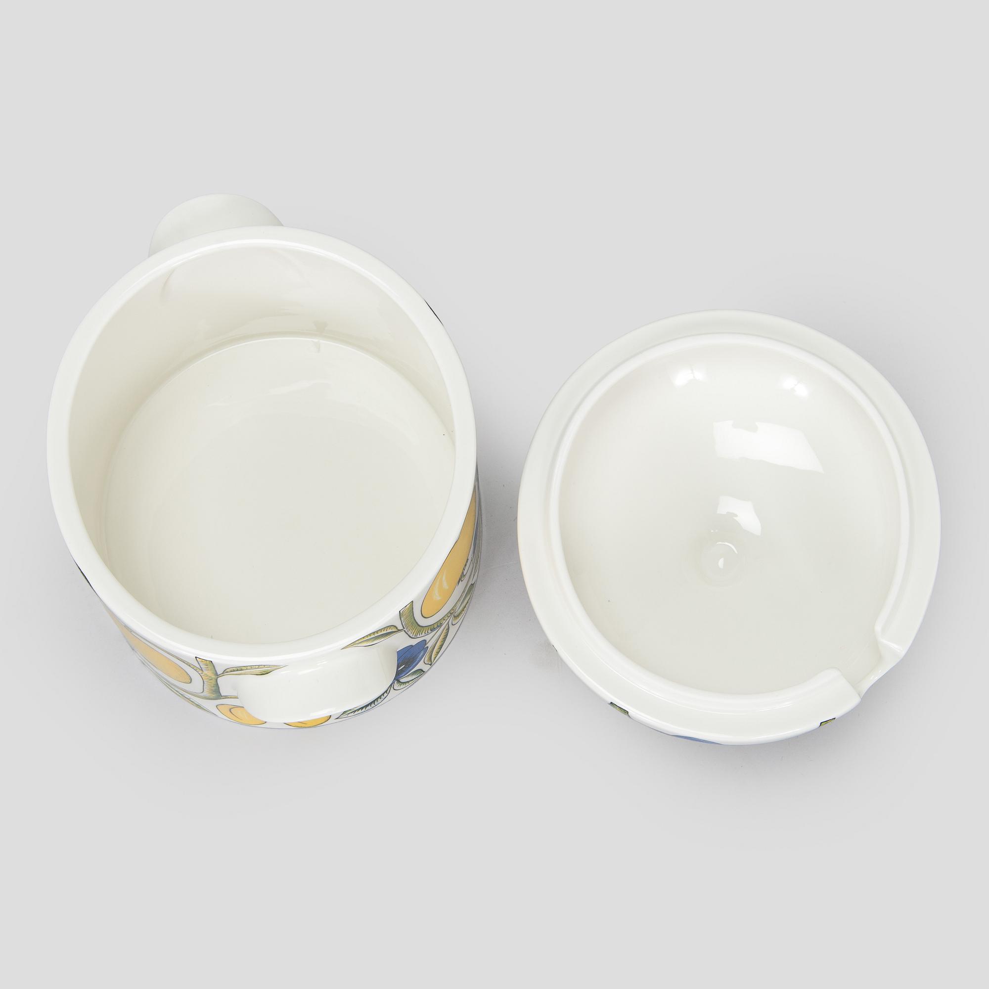 Birger Kaipiainen, a set of two porcelain serving dishes, Arabia Finland.