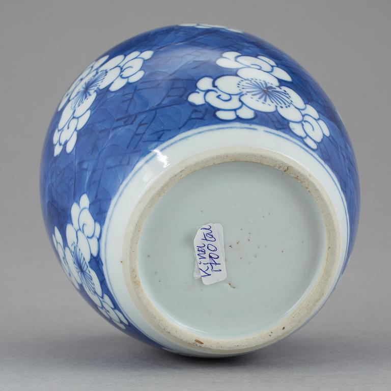 URNA, porslin, Kina, 1700-tal.