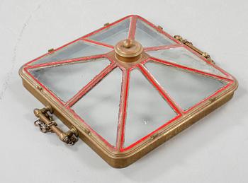 SKYLIGHT, enligt uppgift suttit på HMS Manligheten, sjösatt 1903.