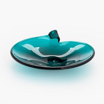 Nanny Still, A glass dish, signed Riihimäen Lasi OY Nanny Still.