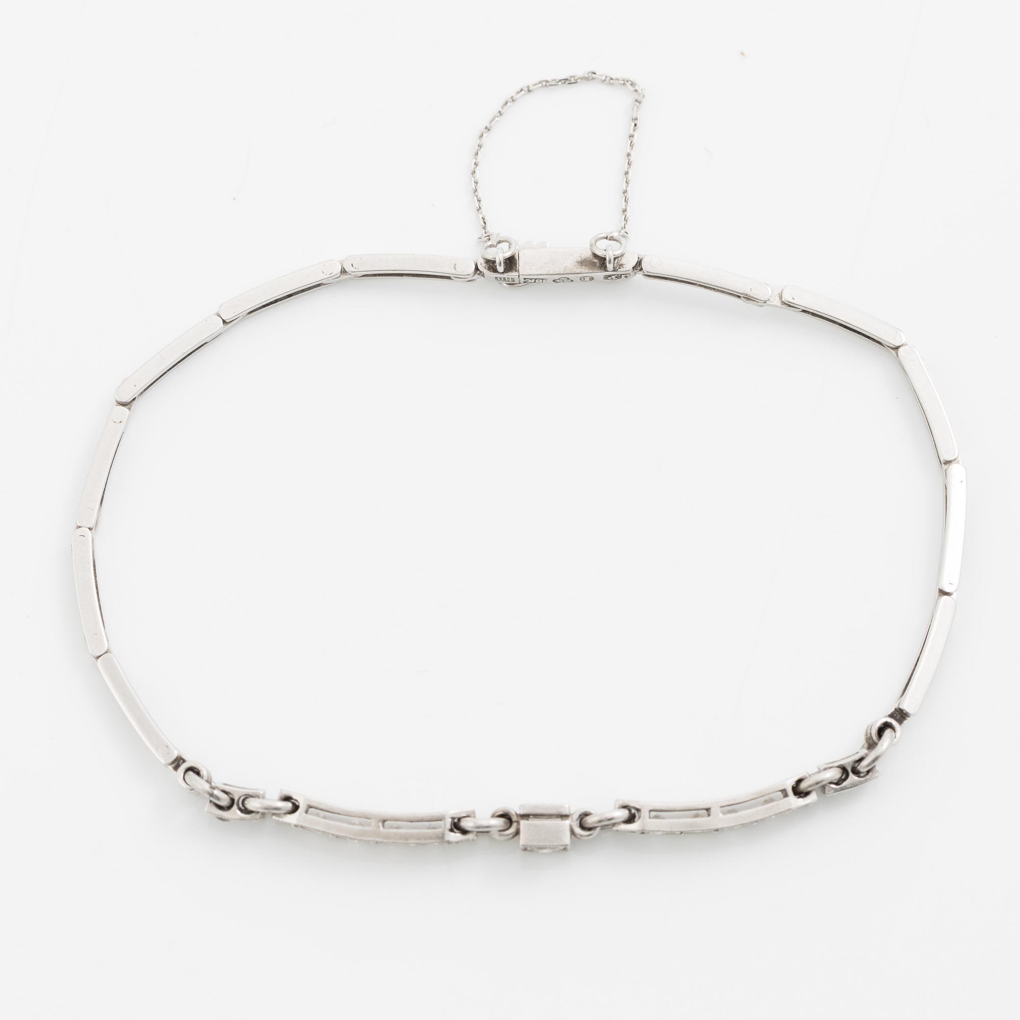 Bracelet, 18K white gold with brilliant-cut diamonds.