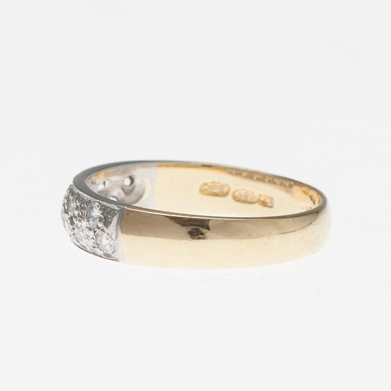 RING, 14K gold, 12 st. diamanter tot. 0,36 ct. Finska stämplar Silván 2006. Vikt 2,7 g. Intyg.