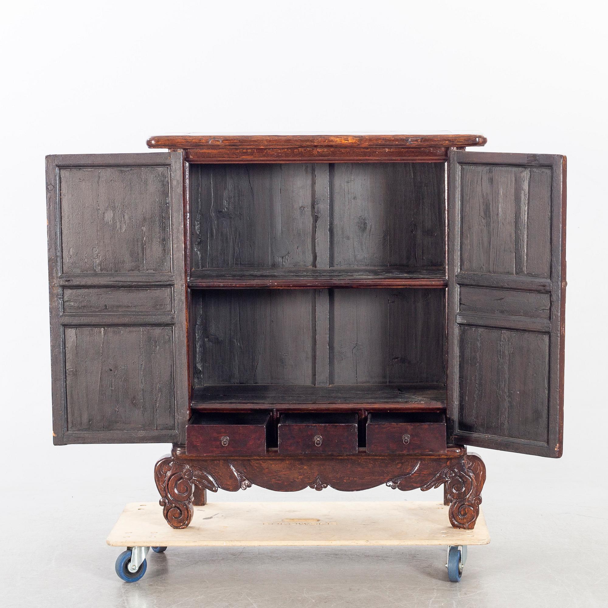 A 19TH CENTURY CHINESE CUPBOARD.