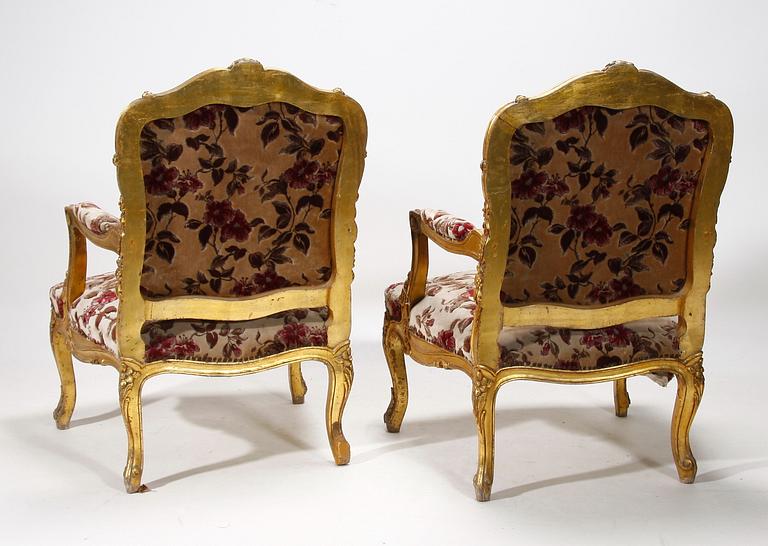 KARMSTOLAR, ett par, rokokostil, 1800-talets andra hälft.