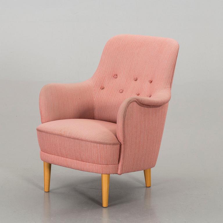 A CARL MALMSTEN "SAMSAS" ARMCHAIR.