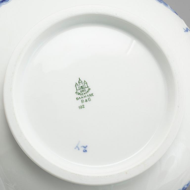 MATSERVISDELAR , porslin, 109 delar, "Empire", Bing & Gröndahl, Danmark.