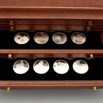 MEDALJSAMLING, 50 st, sterling silver, "Rembrandt silver", svenska kontrollstämplar, Franklin Mint AB. Tot ca 3300 gram.