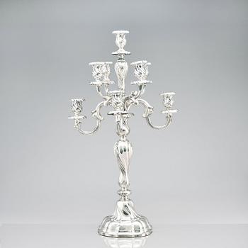 Hermann Julius Wilm, kandelabrar, silver 750, ett par, Louis XV-stil, Berlin, omkring år 1900.