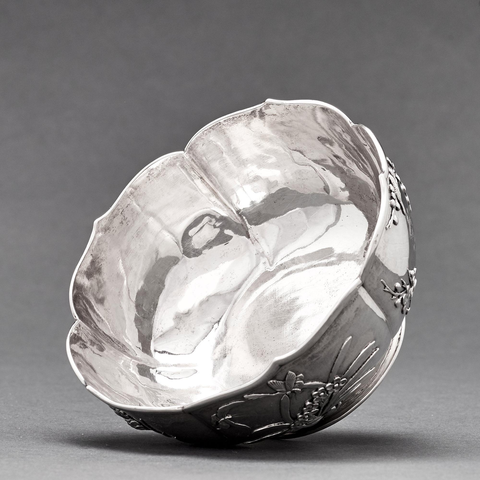 Skål, silver. Shanghai, omkring 1900. Märkt Luen Wo.
