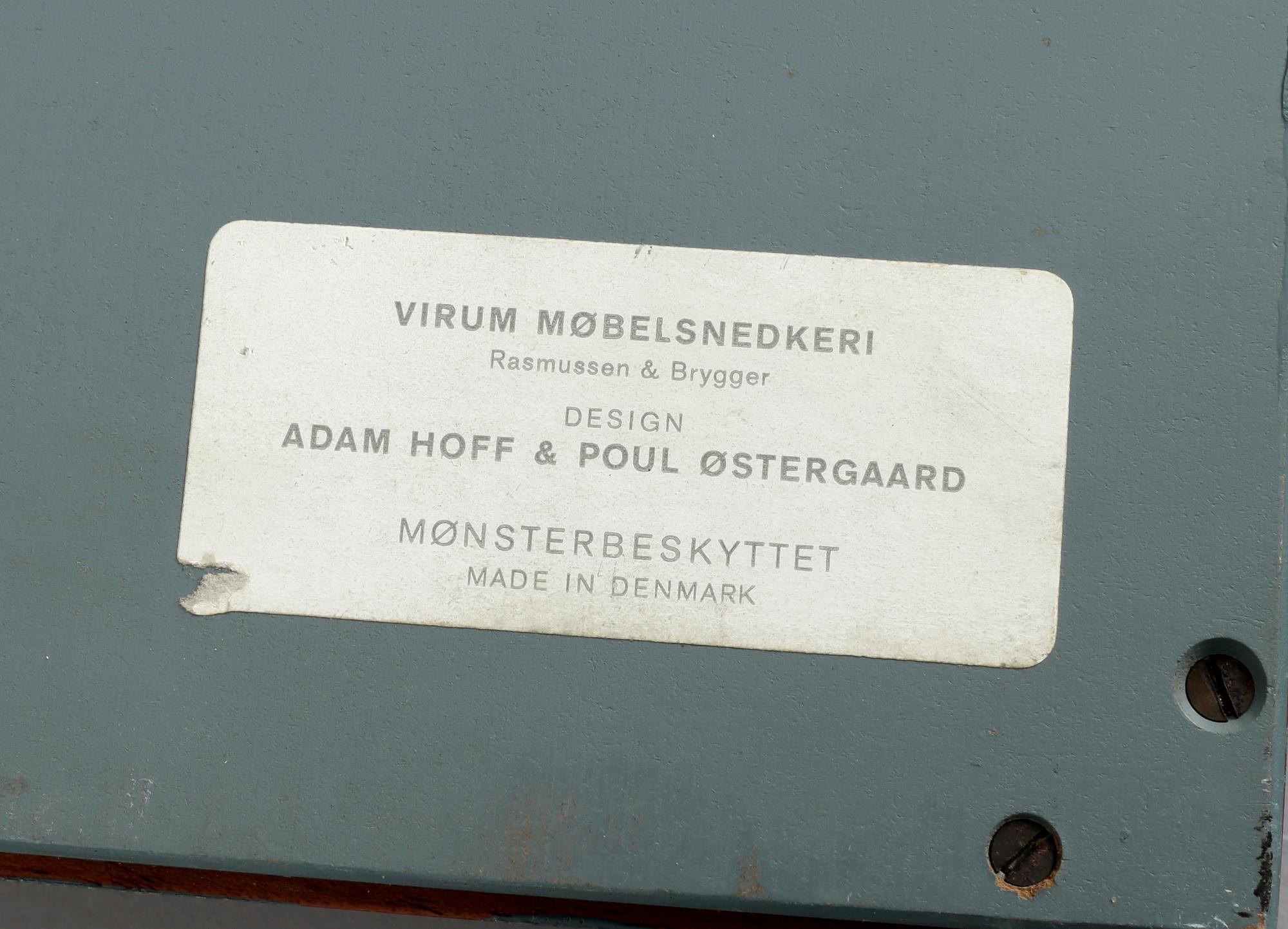 KLÄDHÄNGARE, Adam Hoff & Poul Östergaard, Virum Möbelsnedkeri, Danmark, omkring 1900-talets mitt.