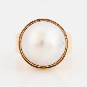 18K gold and mabe pearl.