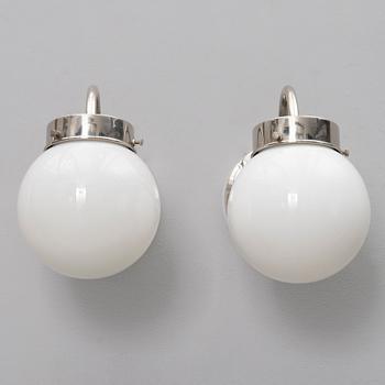 PAAVO TYNELL, VÄGGLAMPOR, ett par, modell 7204, Taito. 1930-talet.