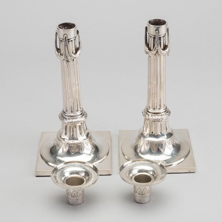 A COUPLE OF SILVER CANDLESTICKS, Braunschweig.
