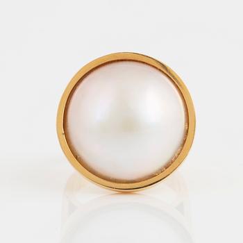 18K gold and mabe pearl ring.