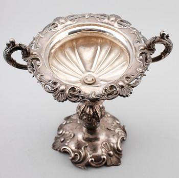 STRÖSOCKERSKÅL, silver, Gustaf Möllenborg, Stockholm 1856. Vikt ca 723 gram.