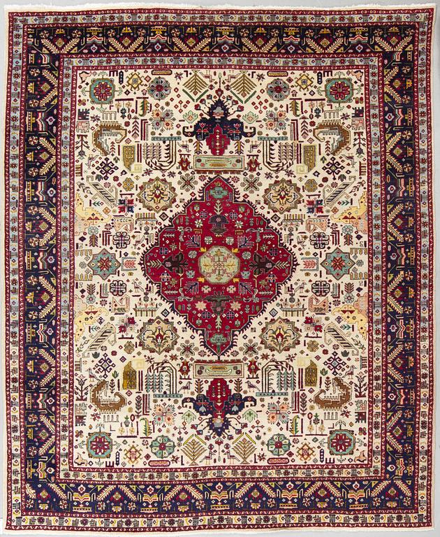 Matta, Täbris, ca 370 x 310 cm.