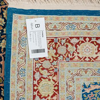 MATTO, old silk Hereke, ca 143,5 x 102,5 cm (+ the ends have 1,5 cm flat weave on each side).