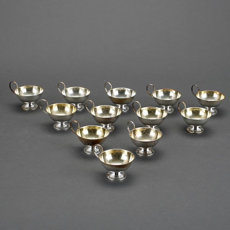 PUNCHBÄGARE, 12 st, silver, K&EC, Göteborg, 1960-/70-tal. Total vikt ca 374 gram.