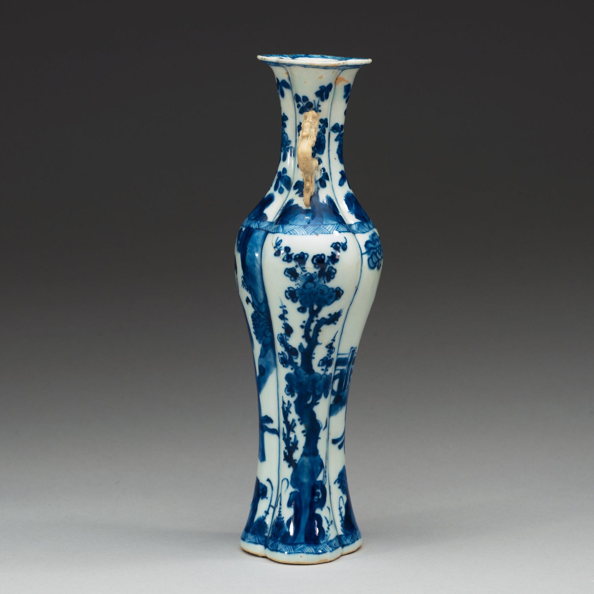 VAS, porslin. Qing dynastin, Kangxi (1662-1722).