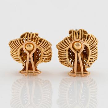 Ett par örhängen 18K guld med åttkantslipade diamanter.
