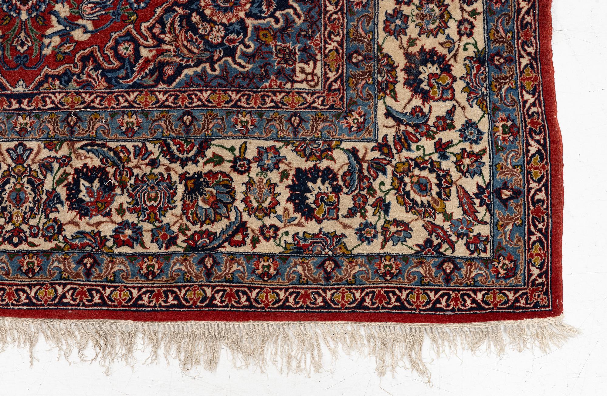 An Isfahan rug, c. 225 x 150 cm.