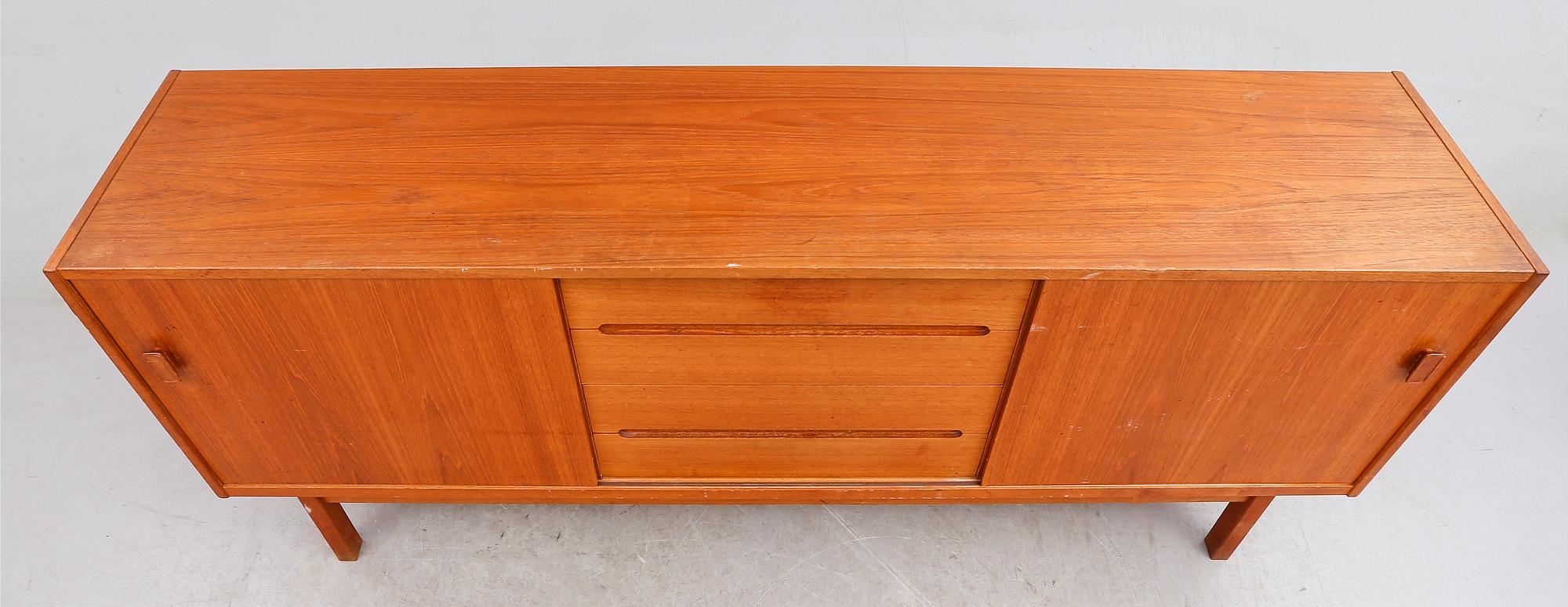 SIDEBOARD, "Arild", Nils Jonsson, Troeds, Bjärnum, 1900-talets andra hälft.