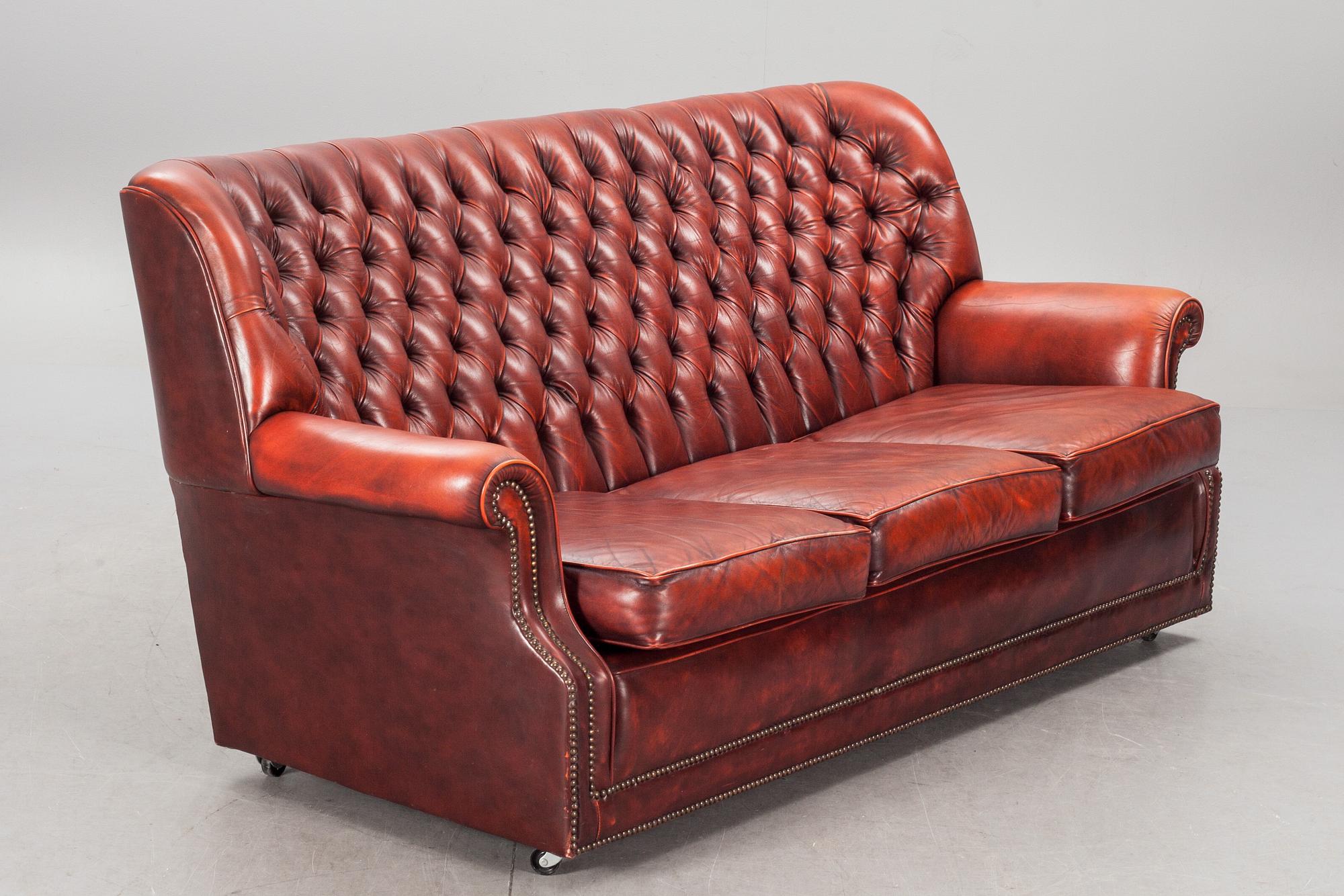 SOFFA, Chesterfieldmodell. England, 1900-talets slut.