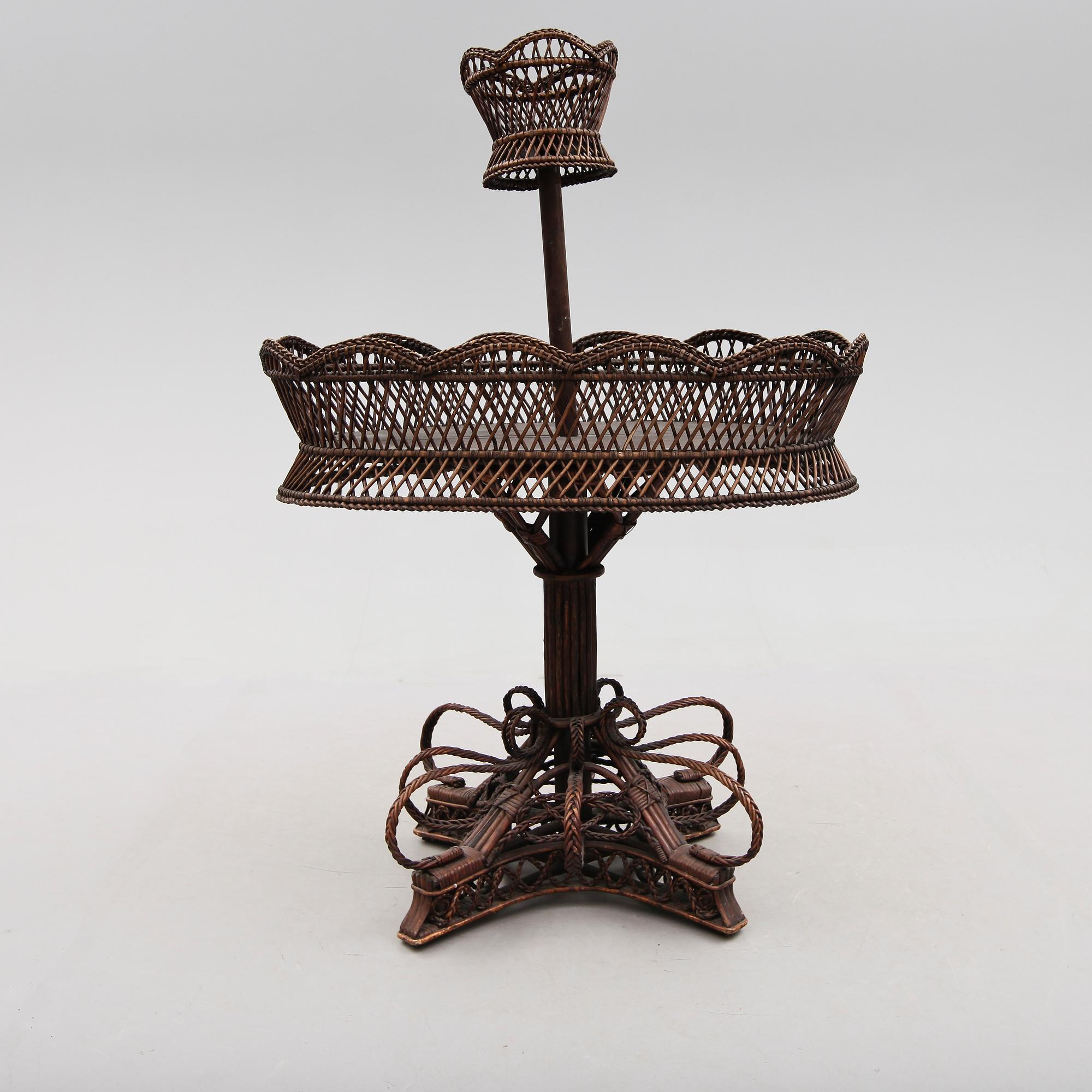 BLOMBORD, korgarbete, sent 1800-tal.